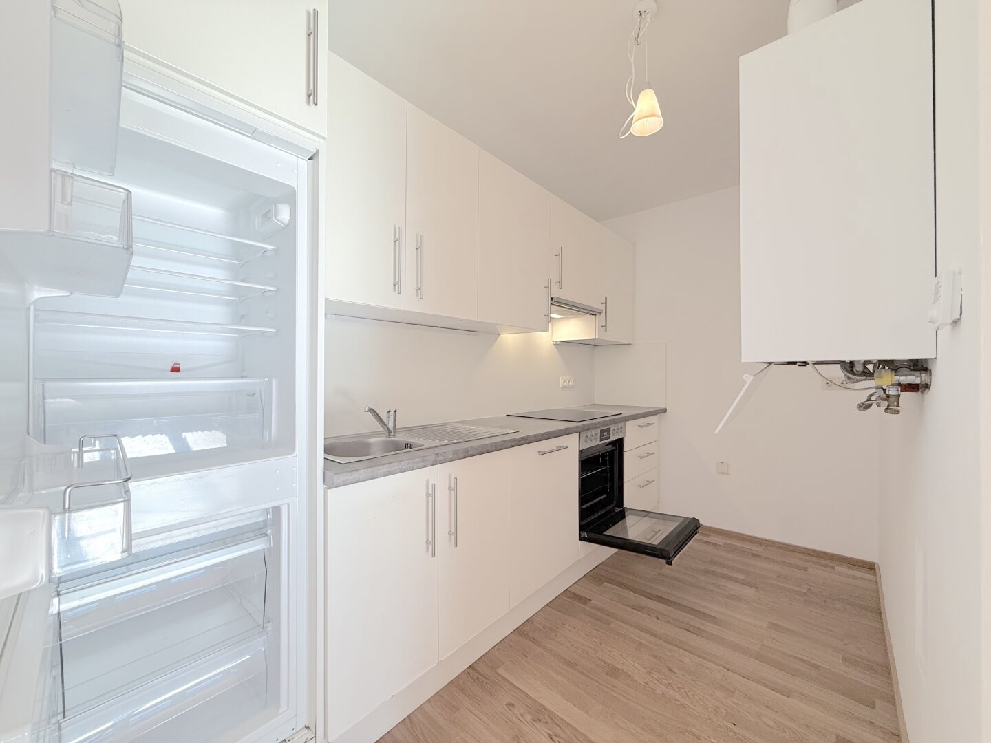 Traumhafte DG-Wohnung in 1060 Wien: 4 Zimmer und Balkon!