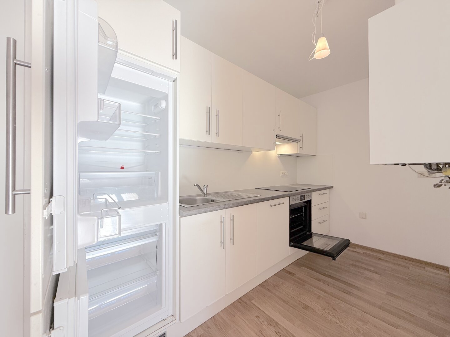 Traumhafte DG-Wohnung in 1060 Wien: 4 Zimmer und Balkon!