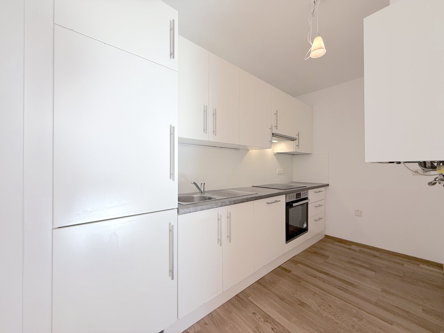 Traumhafte DG-Wohnung in 1060 Wien: 4 Zimmer und Balkon!