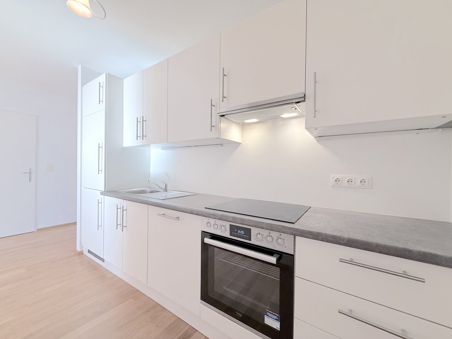 Traumhafte DG-Wohnung in 1060 Wien: 4 Zimmer und Balkon!