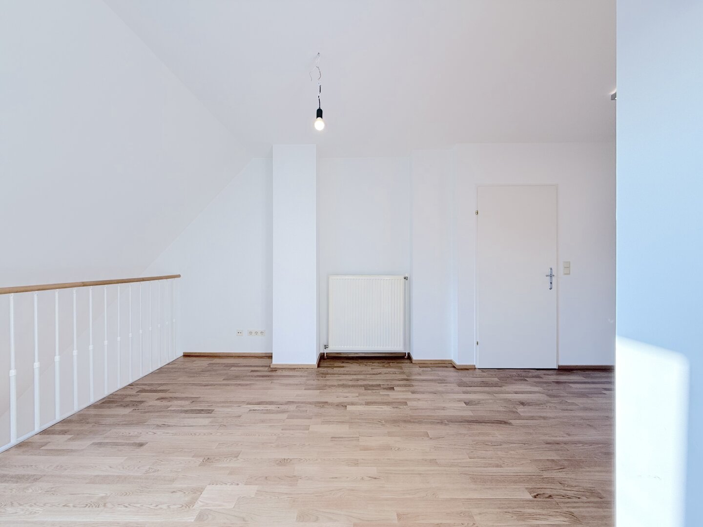 Traumhafte DG-Wohnung in 1060 Wien: 4 Zimmer und Balkon!