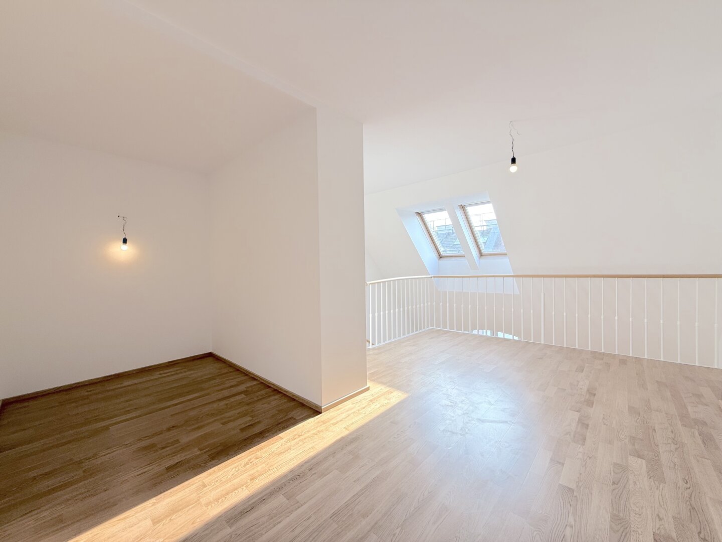 Traumhafte DG-Wohnung in 1060 Wien: 4 Zimmer und Balkon!