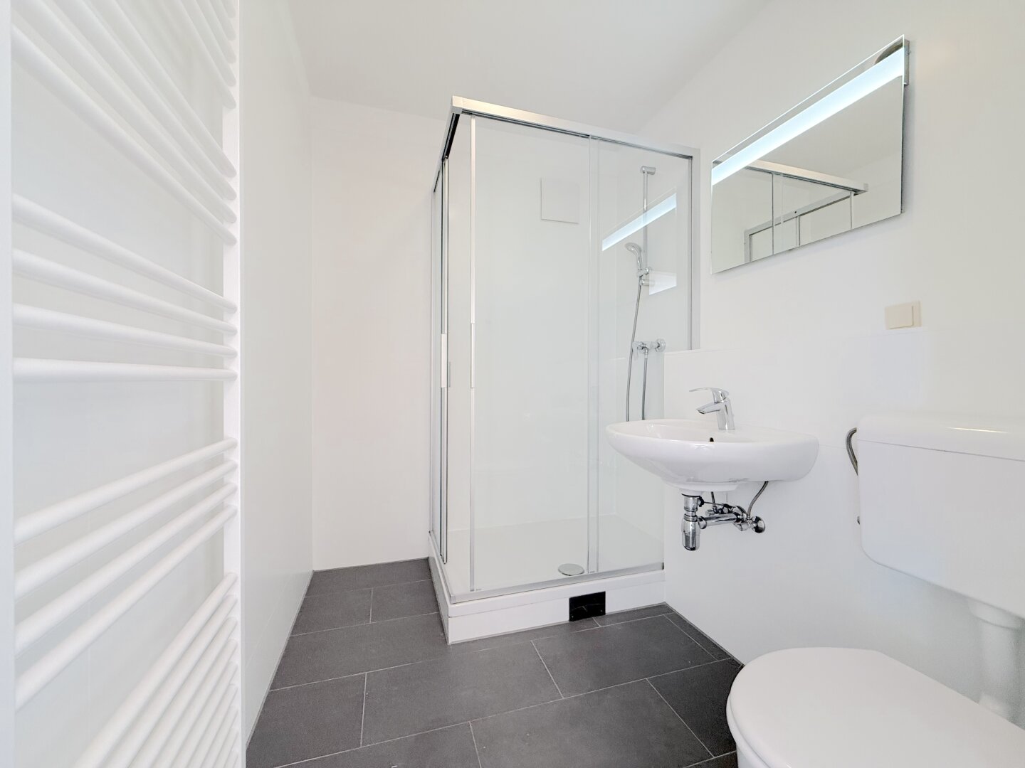 Traumhafte DG-Wohnung in 1060 Wien: 4 Zimmer und Balkon!