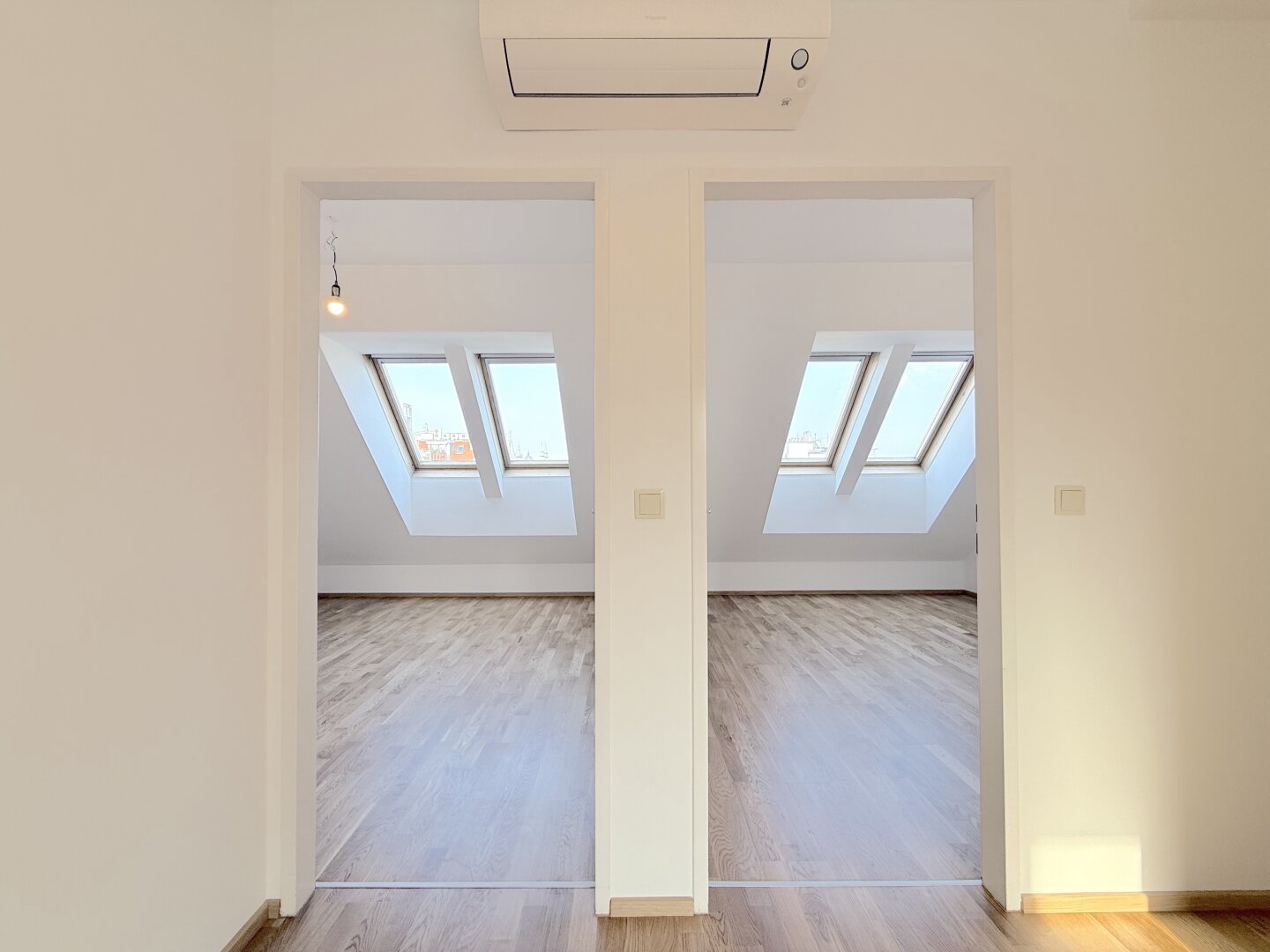 Traumhafte DG-Wohnung in 1060 Wien: 4 Zimmer und Balkon!