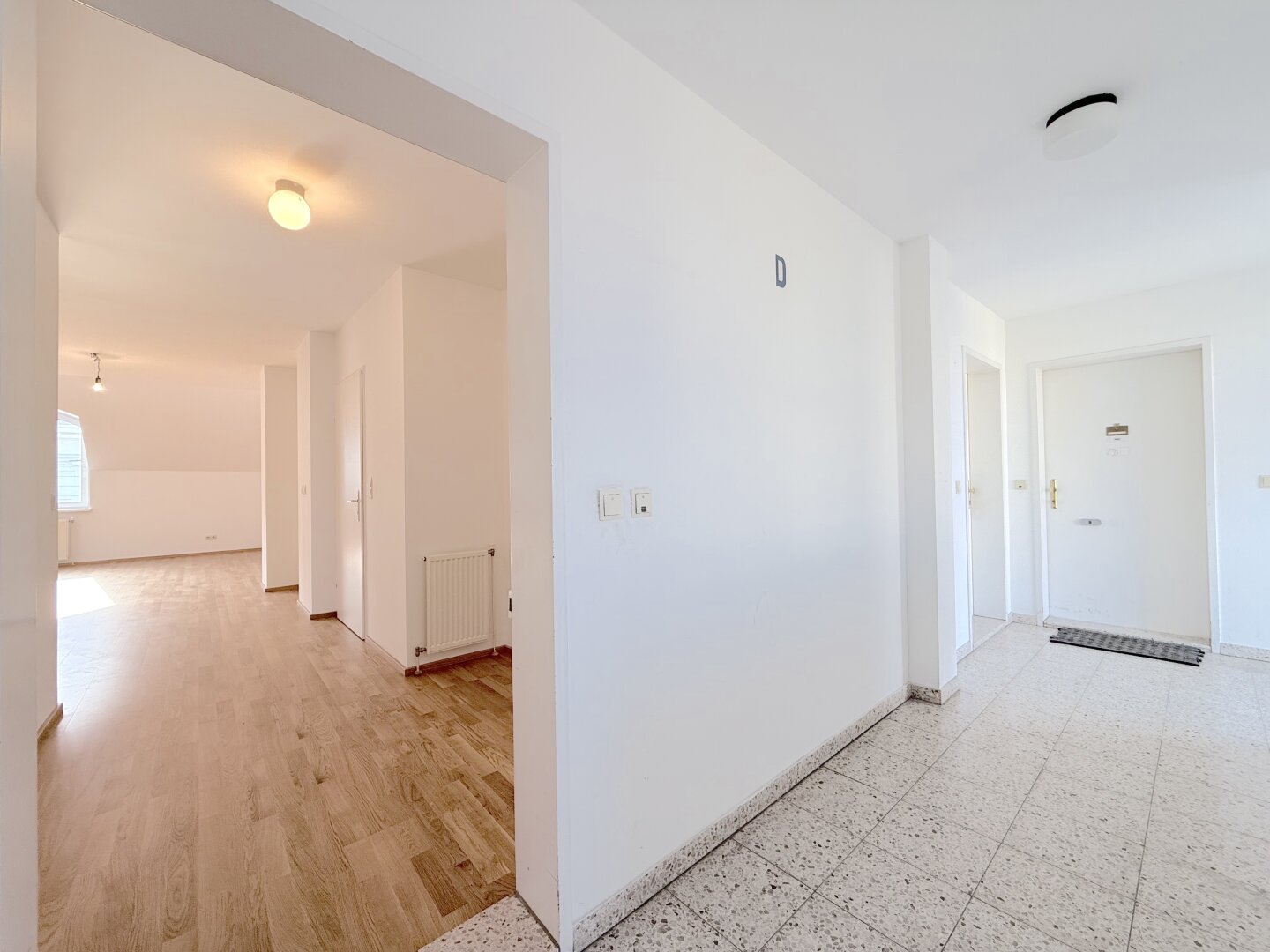 Traumhafte DG-Wohnung in 1060 Wien: 4 Zimmer und Balkon!