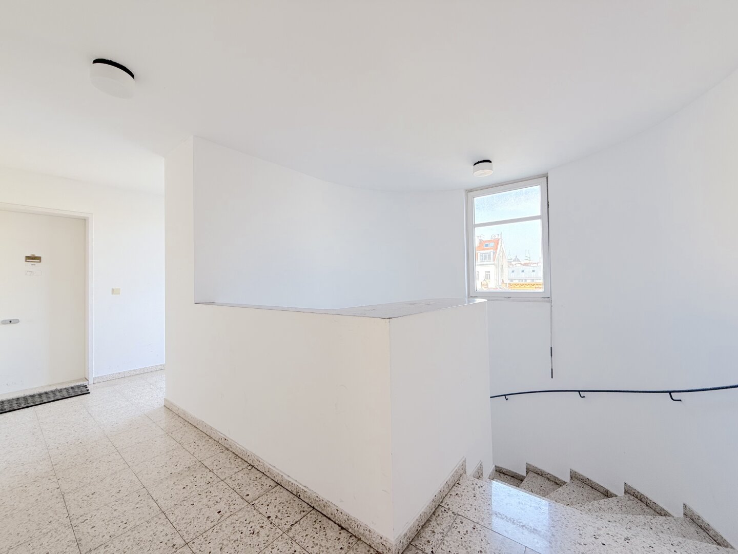 Traumhafte DG-Wohnung in 1060 Wien: 4 Zimmer und Balkon!