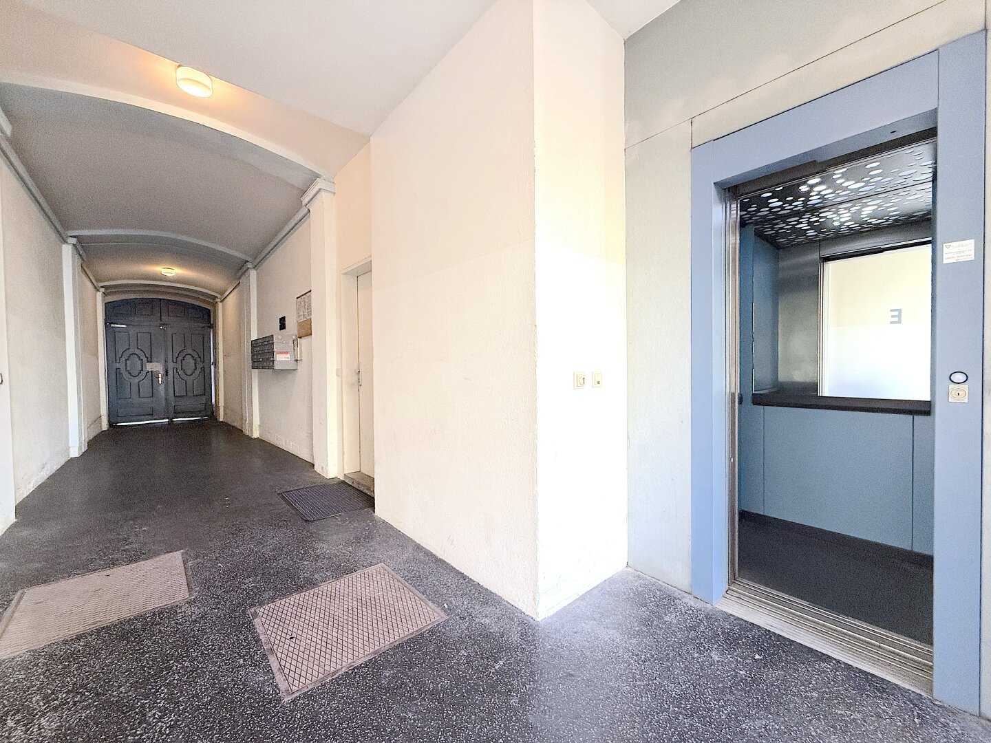 Traumhafte DG-Wohnung in 1060 Wien: 4 Zimmer und Balkon!