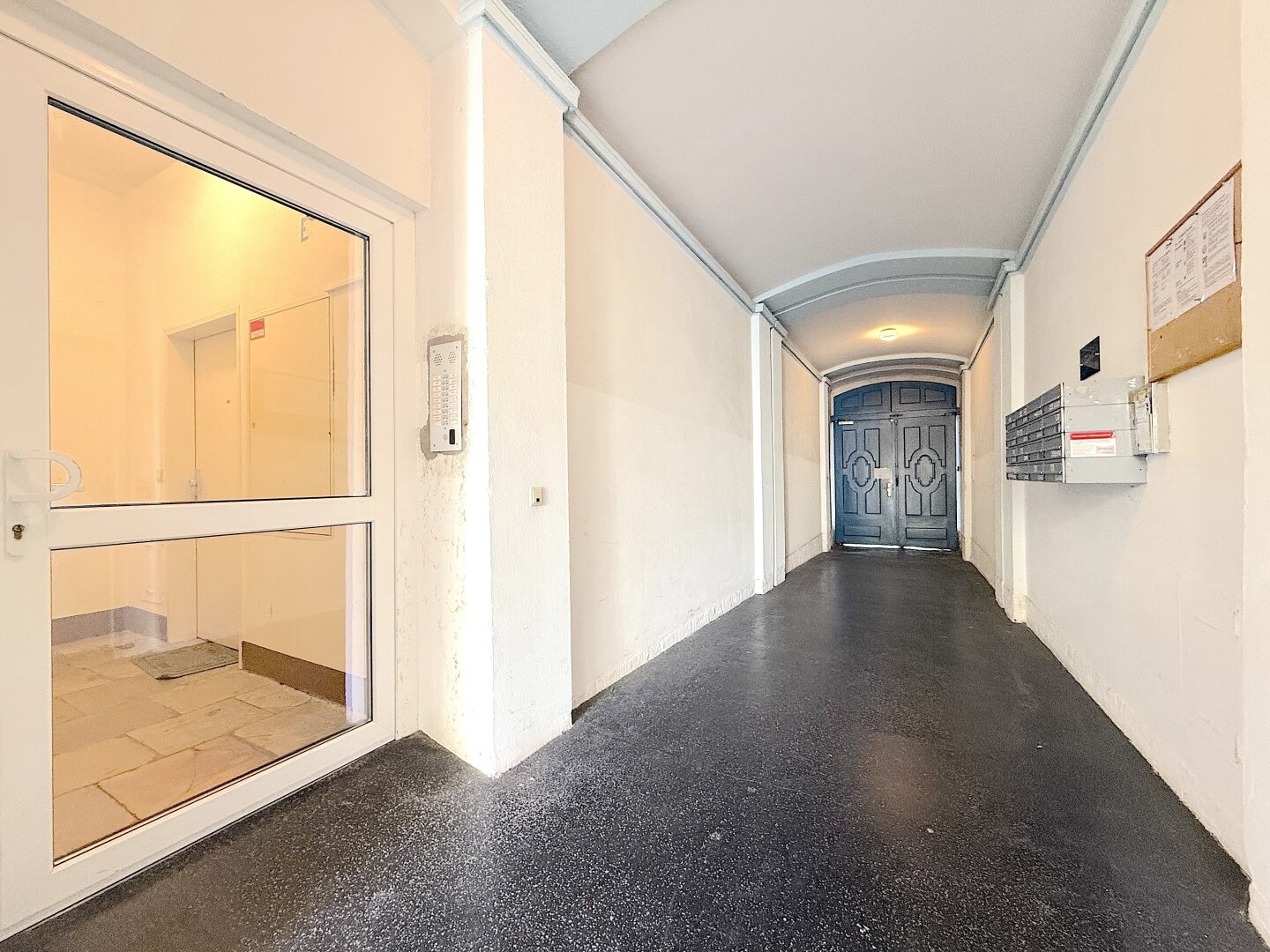 Traumhafte DG-Wohnung in 1060 Wien: 4 Zimmer und Balkon!