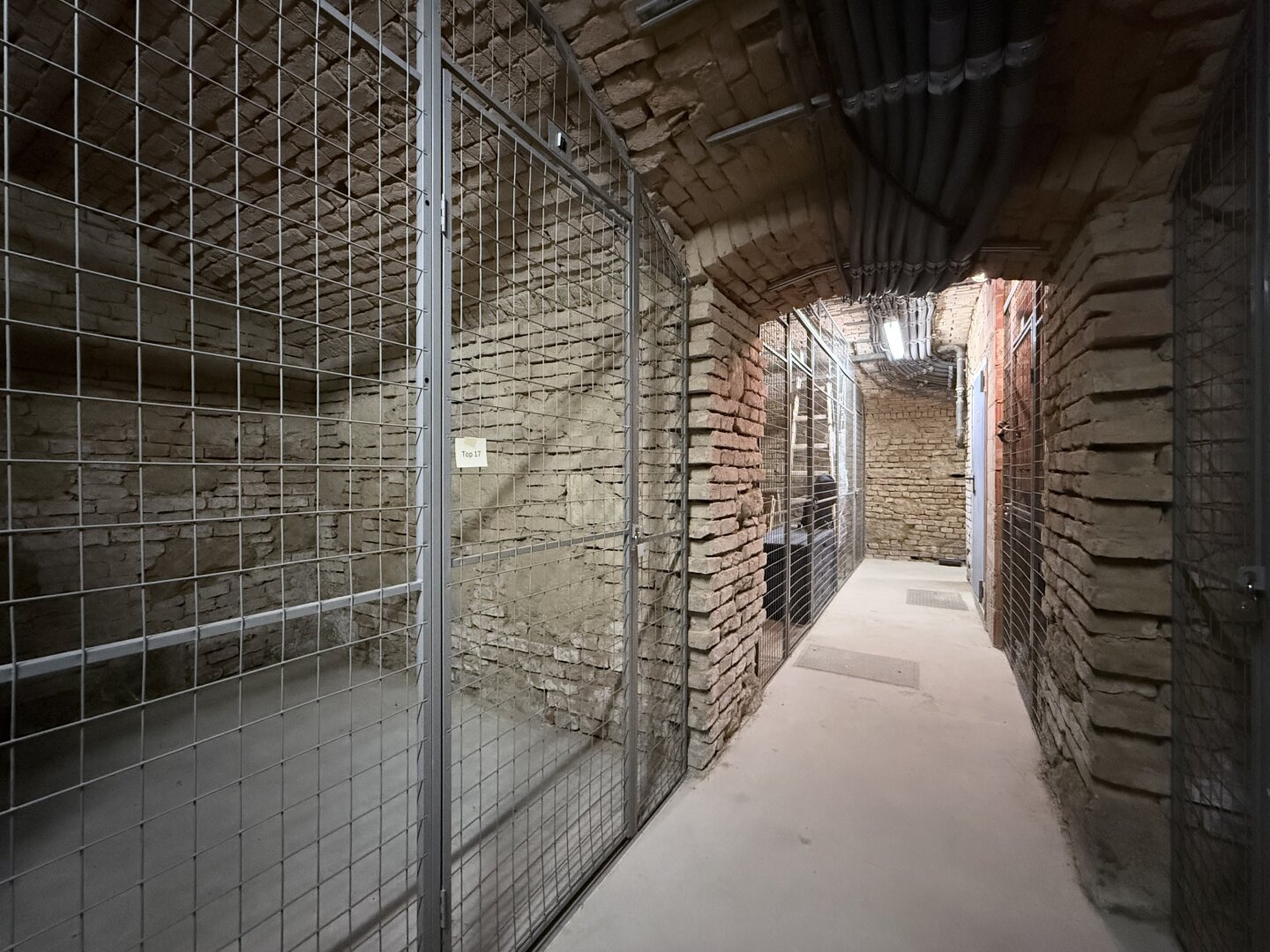 Traumhafte DG-Wohnung in 1060 Wien: 4 Zimmer und Balkon!