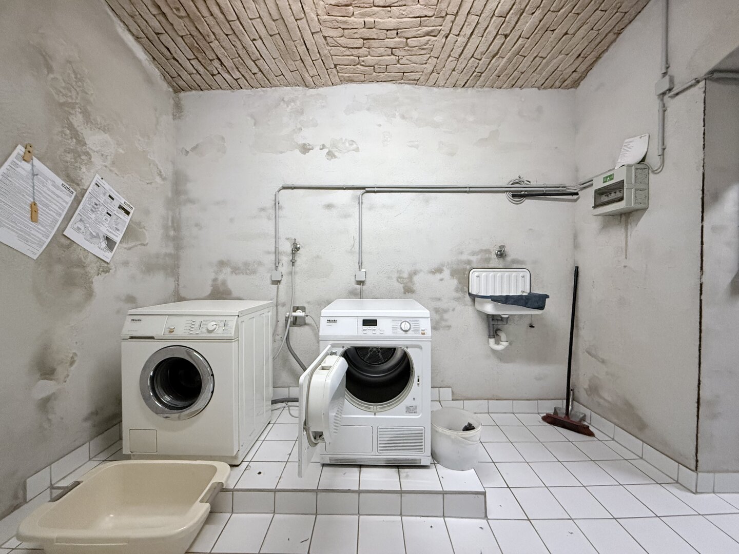 Traumhafte DG-Wohnung in 1060 Wien: 4 Zimmer und Balkon!