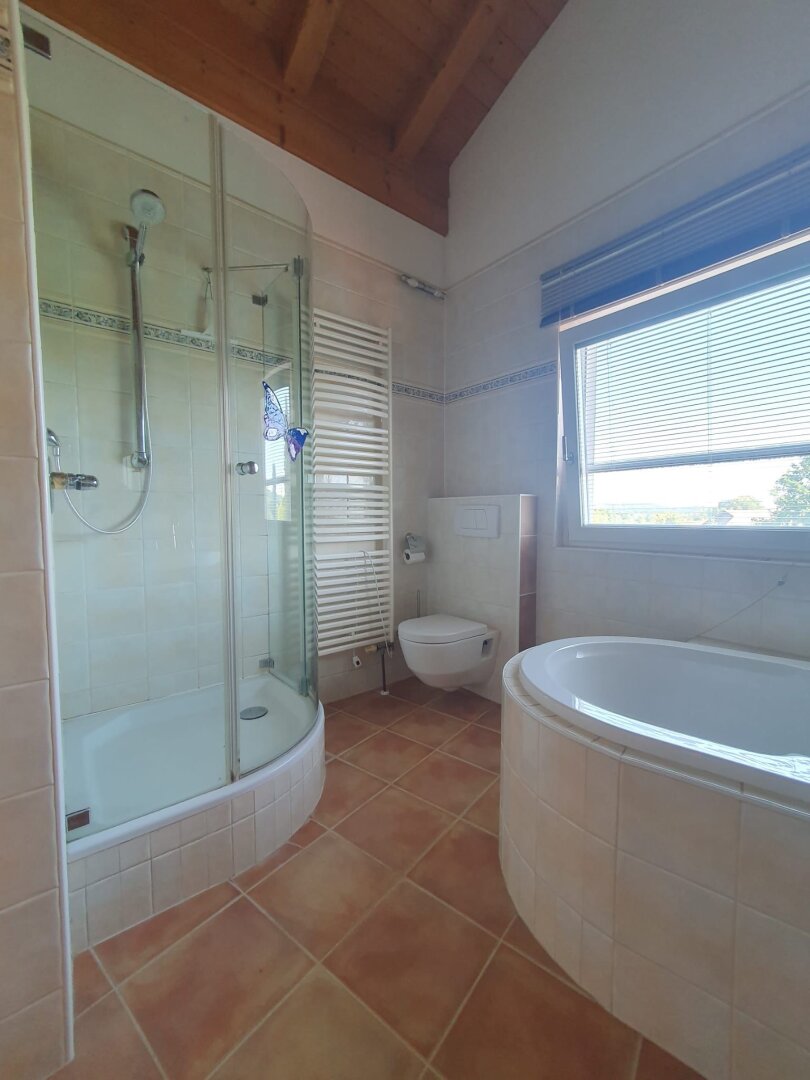 Traumhaus nahe dem Mattsee: 6 Zimmer, Wintergarten, Carport – Ihr neues Zuhause wartet!