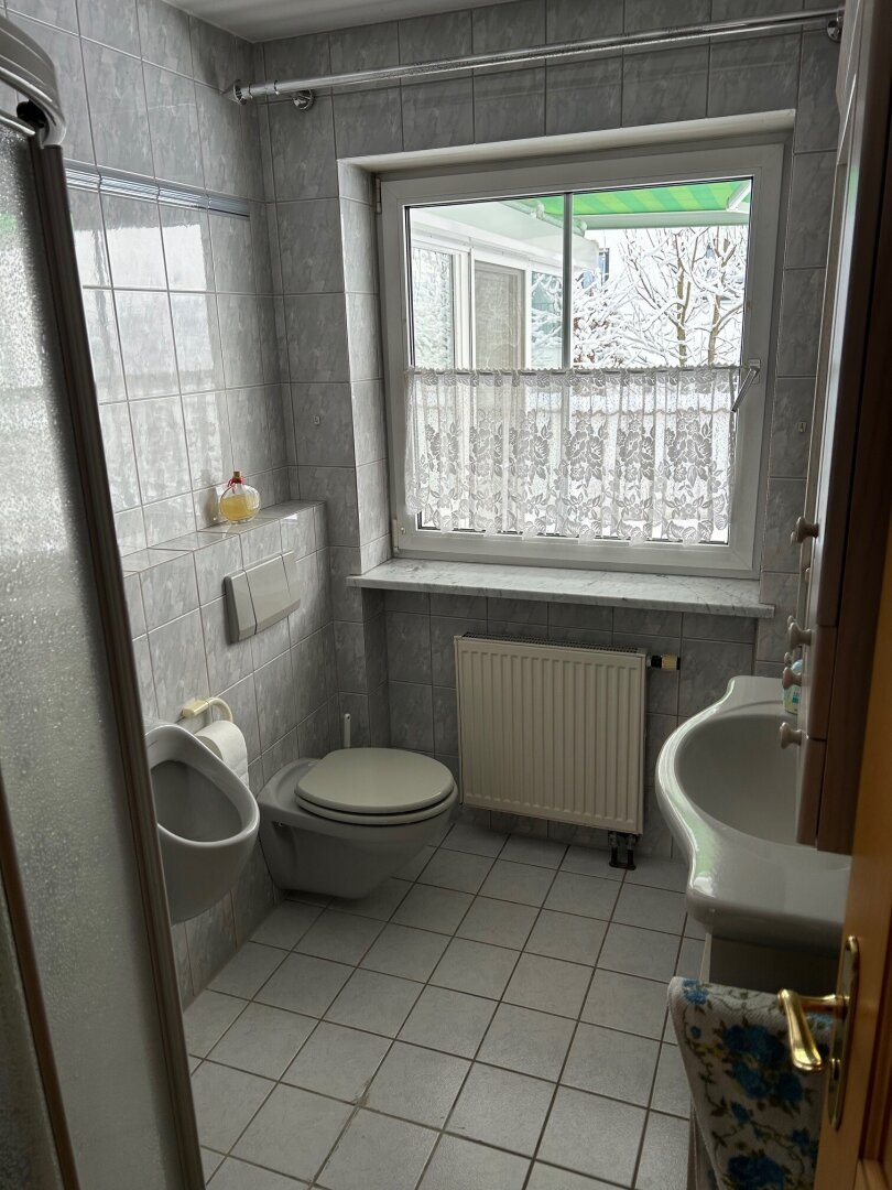 Villa mit Pool in Simbach, 10-Zimmer, mit Garten, Terrasse & Doppel-Garage!