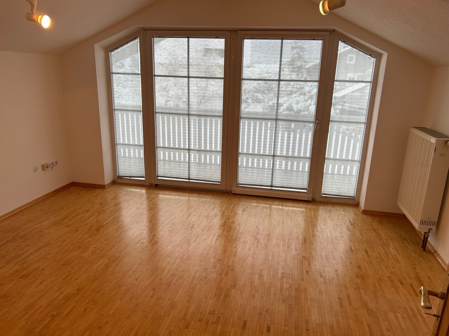 Villa mit Pool in Simbach, 10-Zimmer, mit Garten, Terrasse & Doppel-Garage!