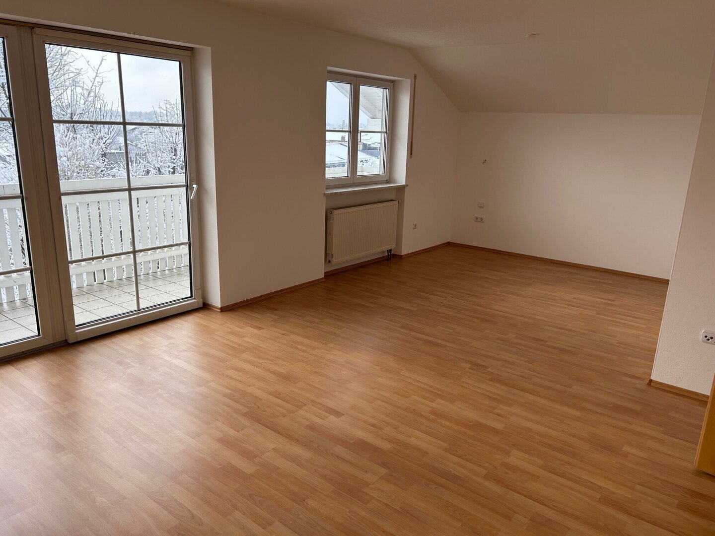 Villa mit Pool in Simbach, 10-Zimmer, mit Garten, Terrasse & Doppel-Garage!