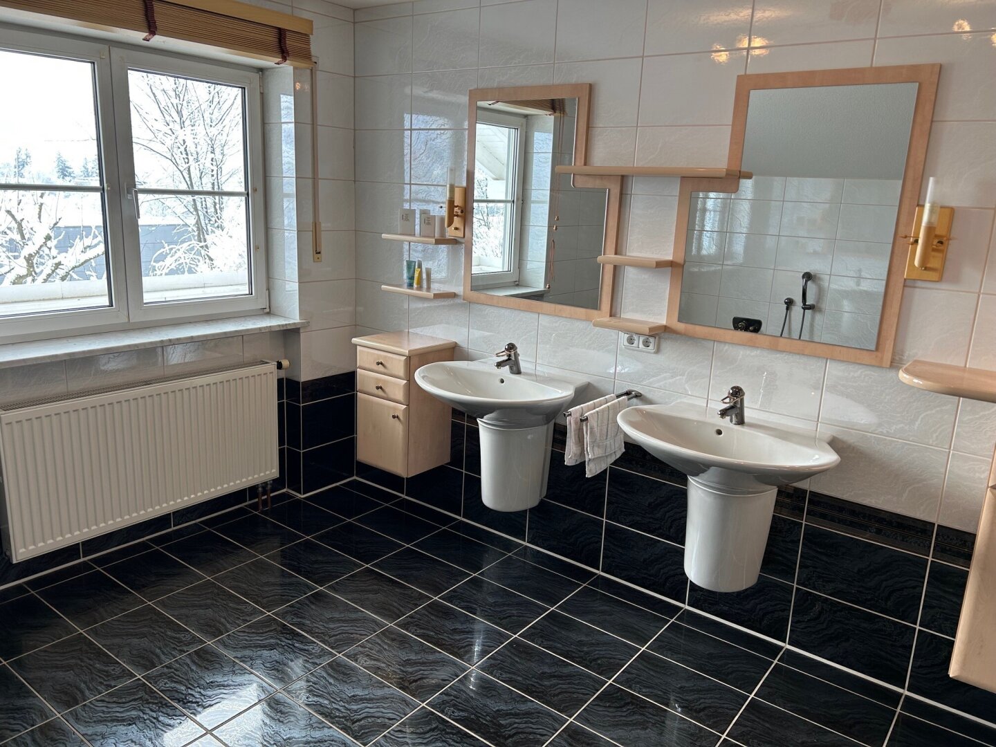 Villa mit Pool in Simbach, 10-Zimmer, mit Garten, Terrasse & Doppel-Garage!
