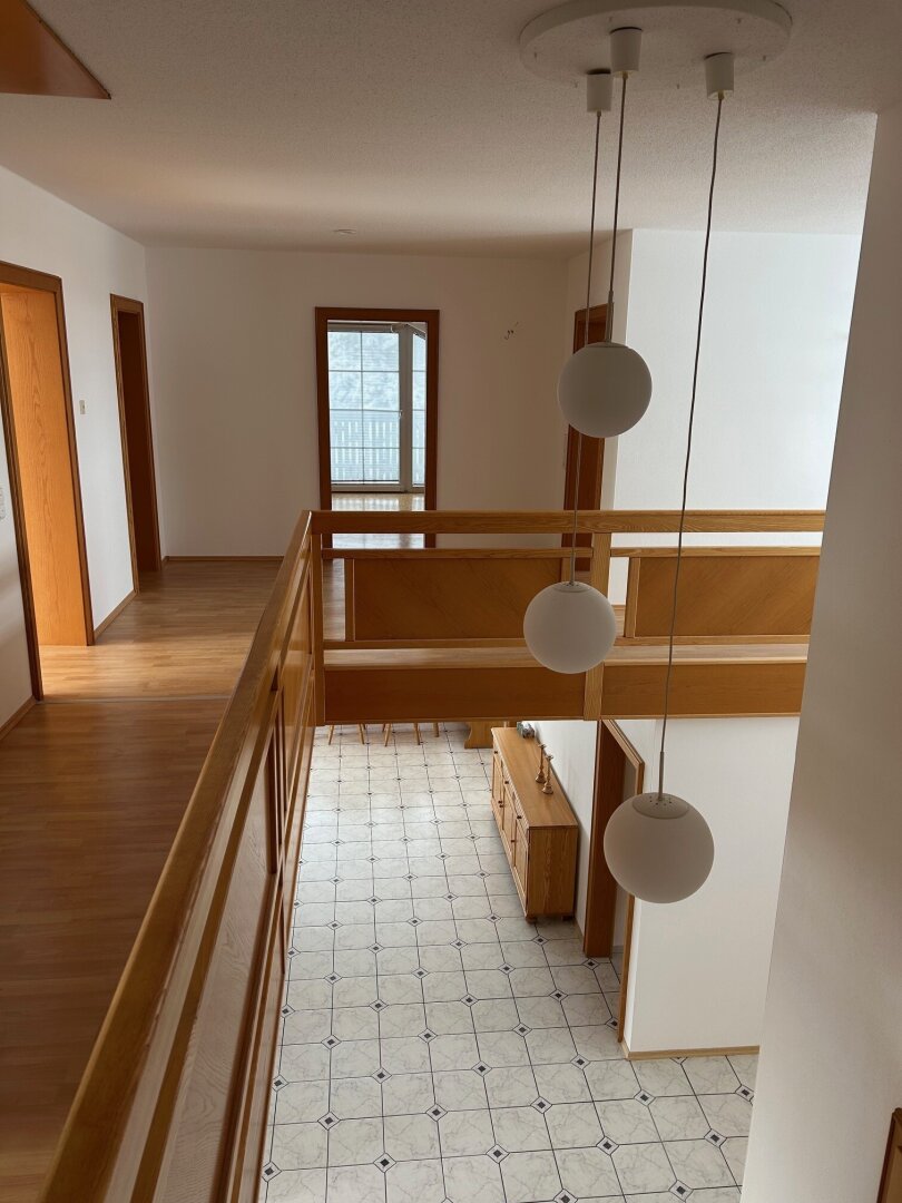Villa mit Pool in Simbach, 10-Zimmer, mit Garten, Terrasse & Doppel-Garage!
