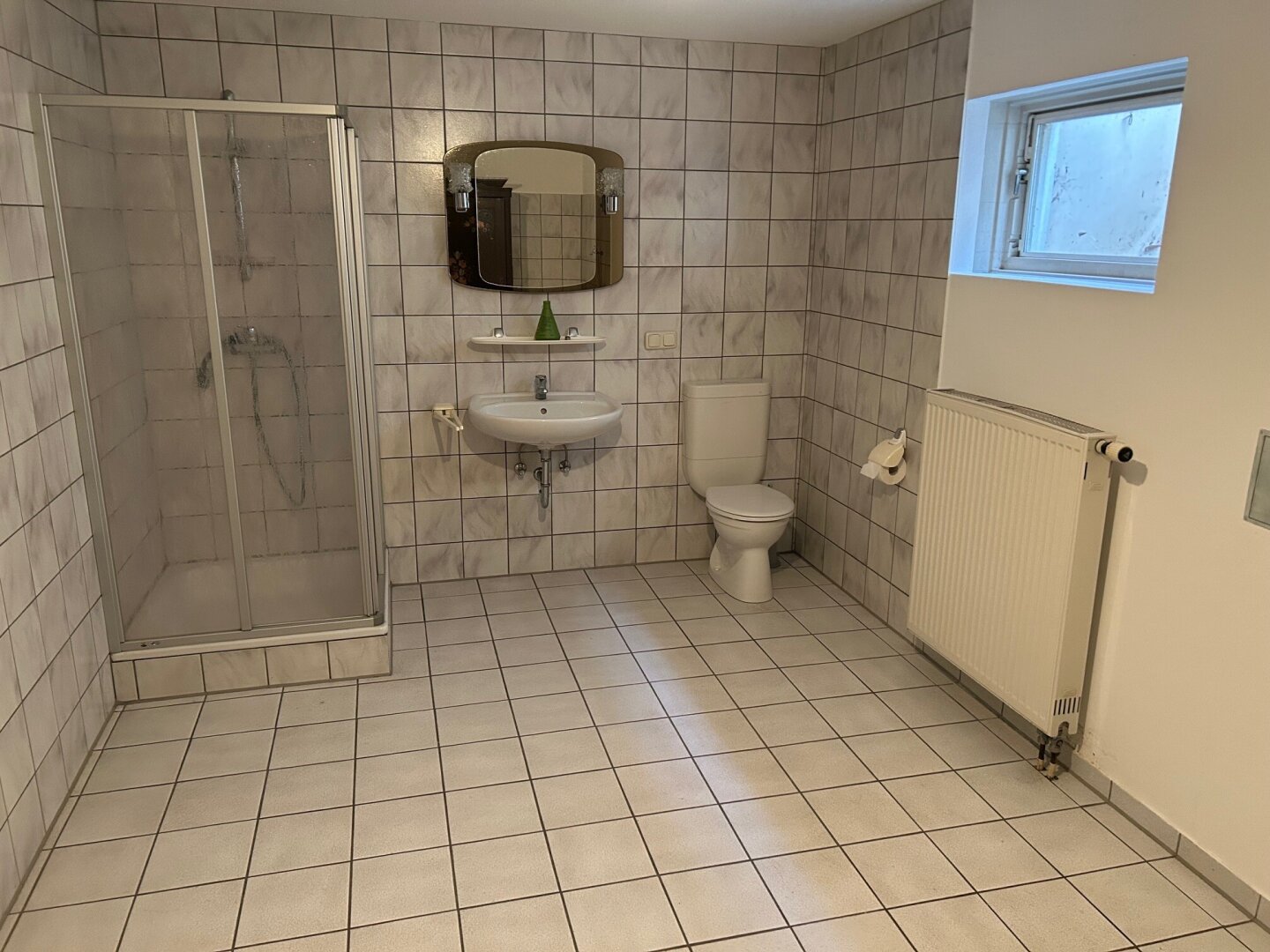 Villa mit Pool in Simbach, 10-Zimmer, mit Garten, Terrasse & Doppel-Garage!