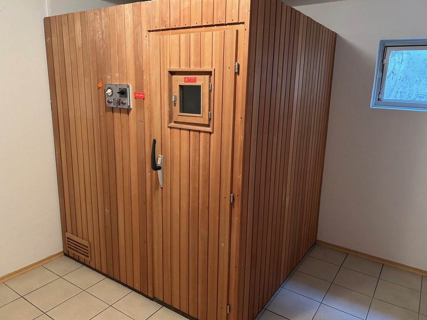 Villa mit Pool in Simbach, 10-Zimmer, mit Garten, Terrasse & Doppel-Garage!