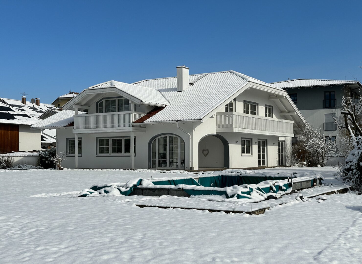 Villa mit Pool in Simbach, 10-Zimmer, mit Garten, Terrasse & Doppel-Garage!