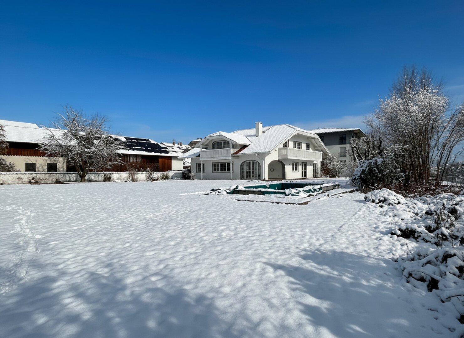 Villa mit Pool in Simbach, 10-Zimmer, mit Garten, Terrasse & Doppel-Garage!
