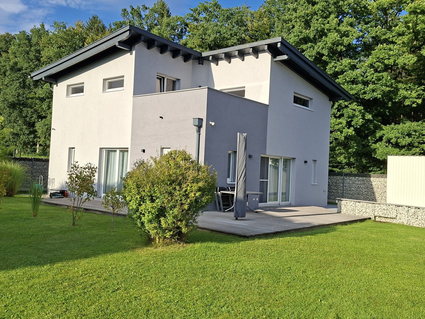 neuer Kaufpreis: Gepflegtes Zuhause nahe dem Mattsee mit großem Garten, Dachterrasse und Doppel-Carport!