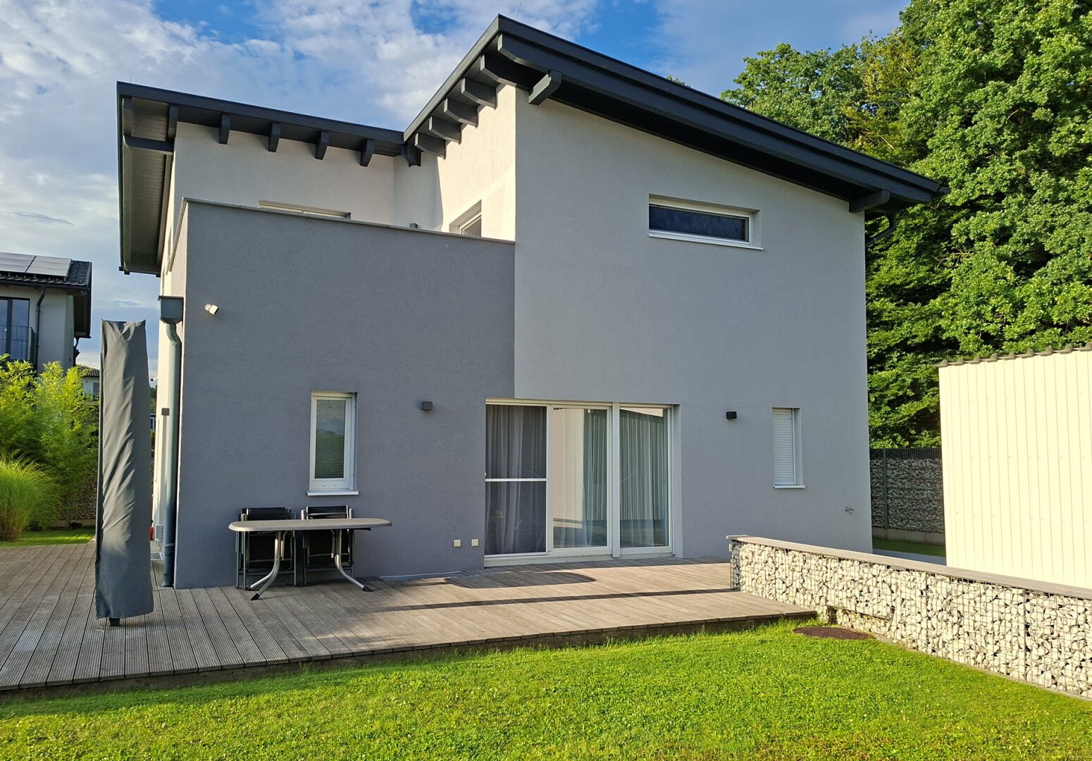 neuer Kaufpreis: Gepflegtes Zuhause nahe dem Mattsee mit großem Garten, Dachterrasse und Doppel-Carport!