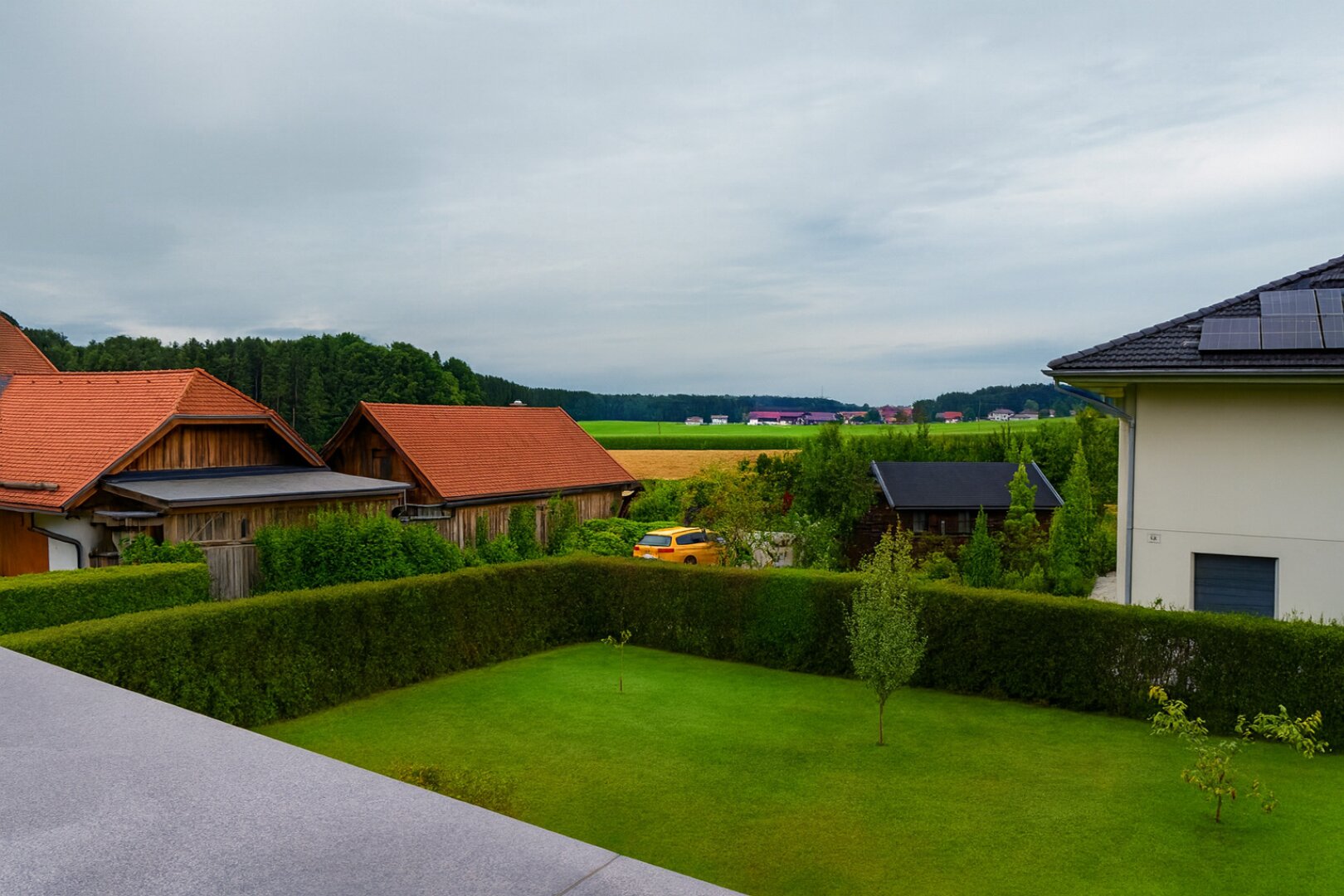 neuer Kaufpreis: Gepflegtes Zuhause nahe dem Mattsee mit großem Garten, Dachterrasse und Doppel-Carport!