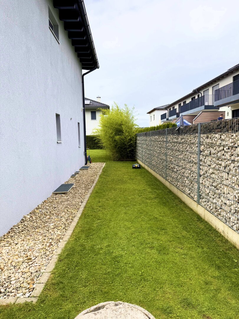 neuer Kaufpreis: Gepflegtes Zuhause nahe dem Mattsee mit großem Garten, Dachterrasse und Doppel-Carport!