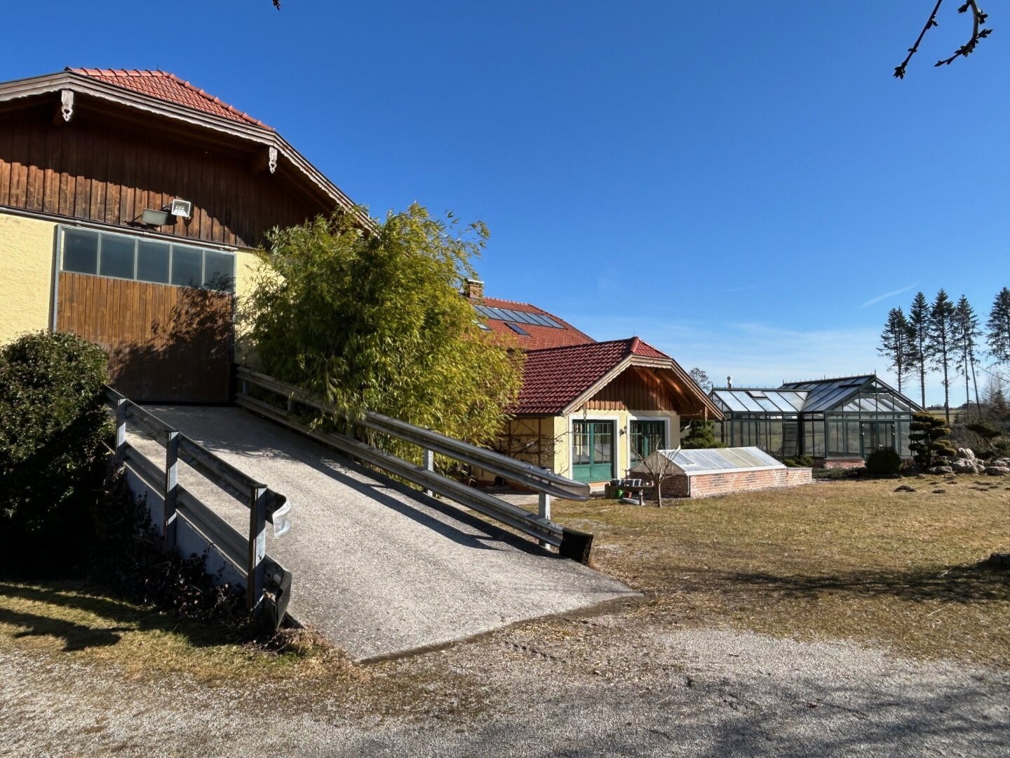 Exklusiver Gutshof mit Pferdegestüt in idyllischer Lage!