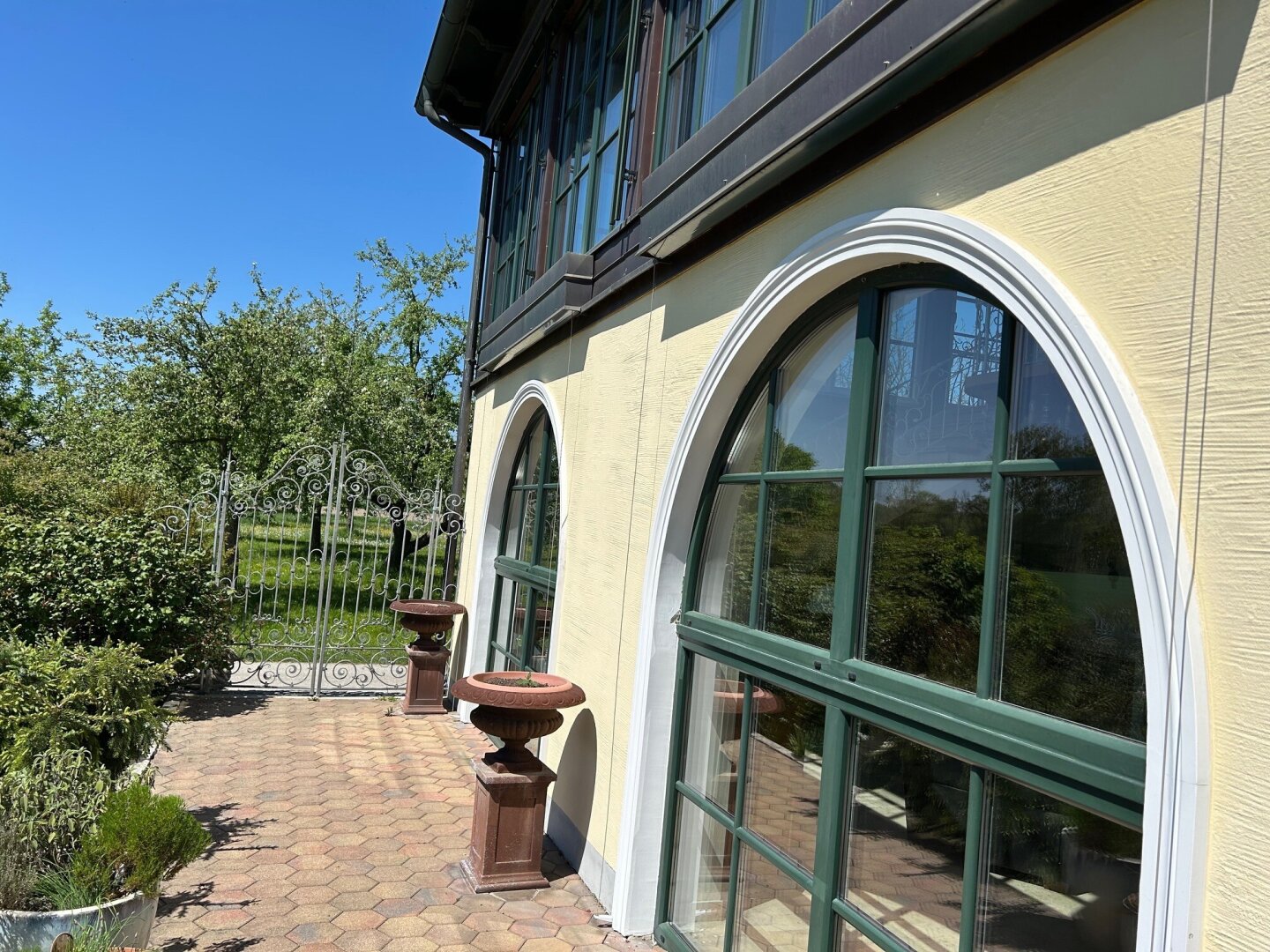 Preisreduktion: Vierseithof mit neuem Haupthaus: 10 Zimmer, 2,3 ha, Pferde-Paradies möglich!