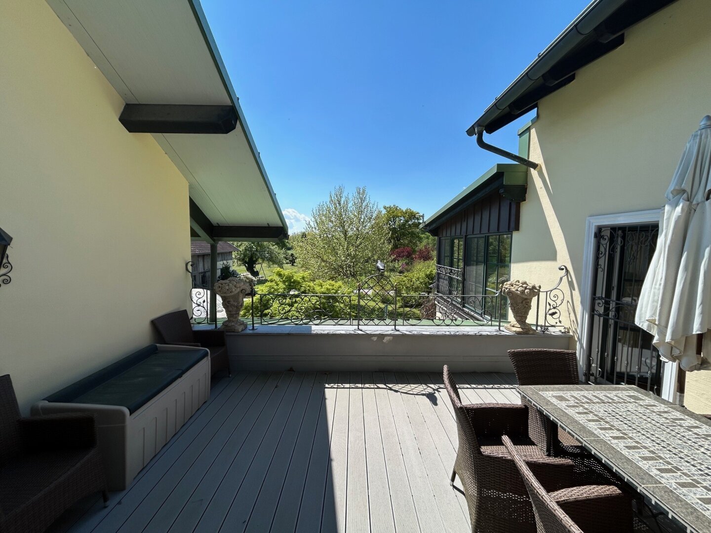 Preisreduktion: Vierseithof mit neuem Haupthaus: 10 Zimmer, 2,3 ha, Pferde-Paradies möglich!
