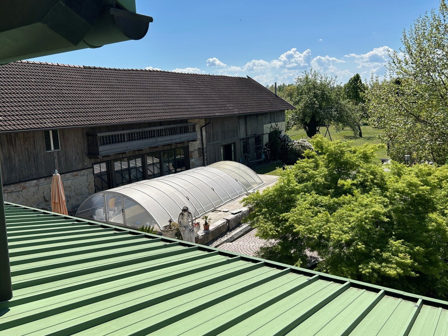 Preisreduktion: Vierseithof mit neuem Haupthaus: 10 Zimmer, 2,3 ha, Pferde-Paradies möglich!