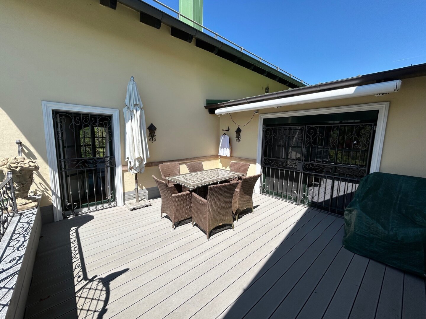 Preisreduktion: Vierseithof mit neuem Haupthaus: 10 Zimmer, 2,3 ha, Pferde-Paradies möglich!