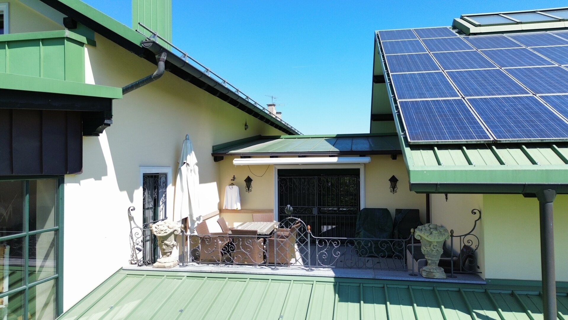Preisreduktion: Vierseithof mit neuem Haupthaus: 10 Zimmer, 2,3 ha, Pferde-Paradies möglich!