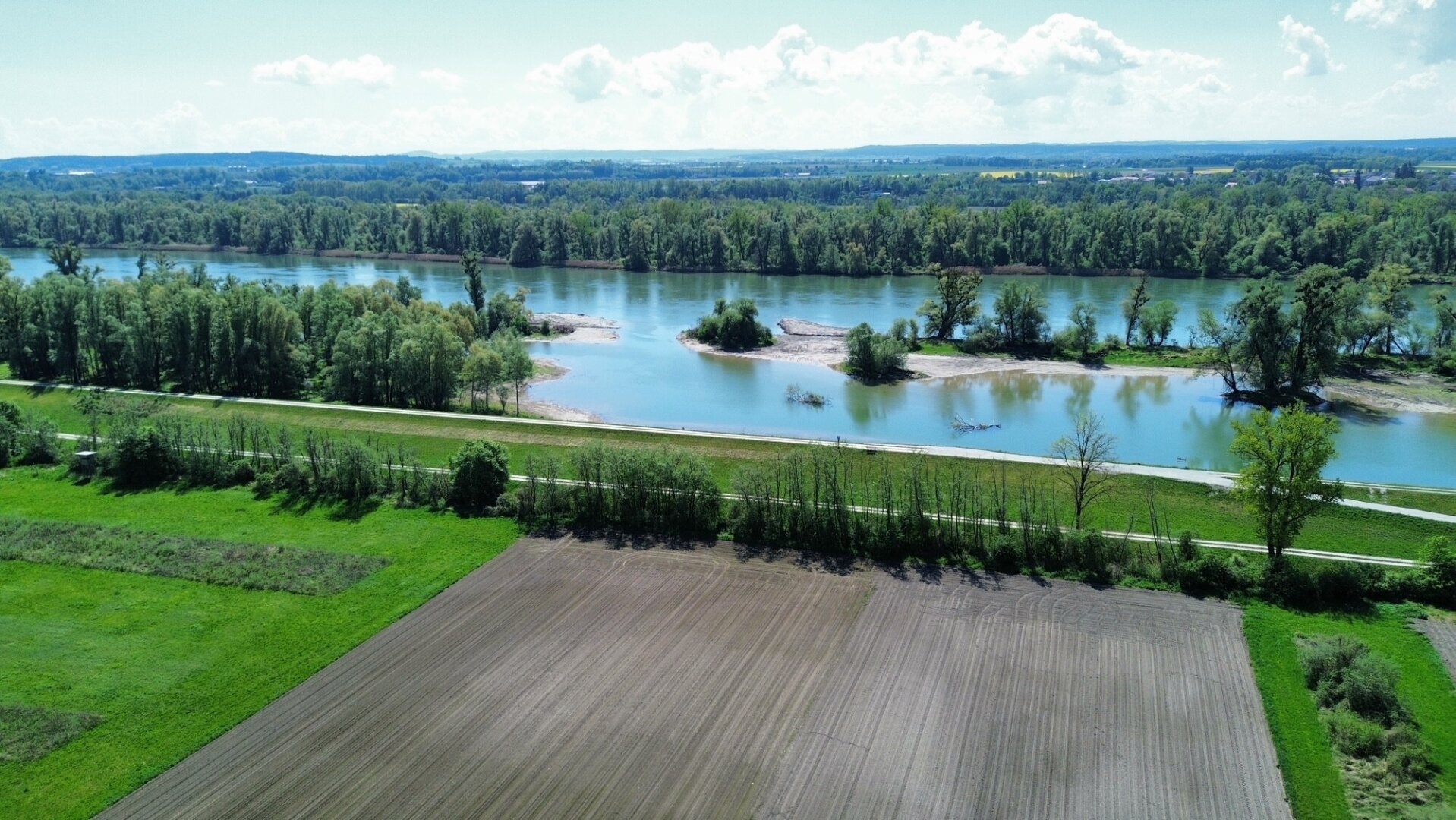 Preisreduktion: Vierseithof mit neuem Haupthaus: 10 Zimmer, 2,3 ha, Pferde-Paradies möglich!