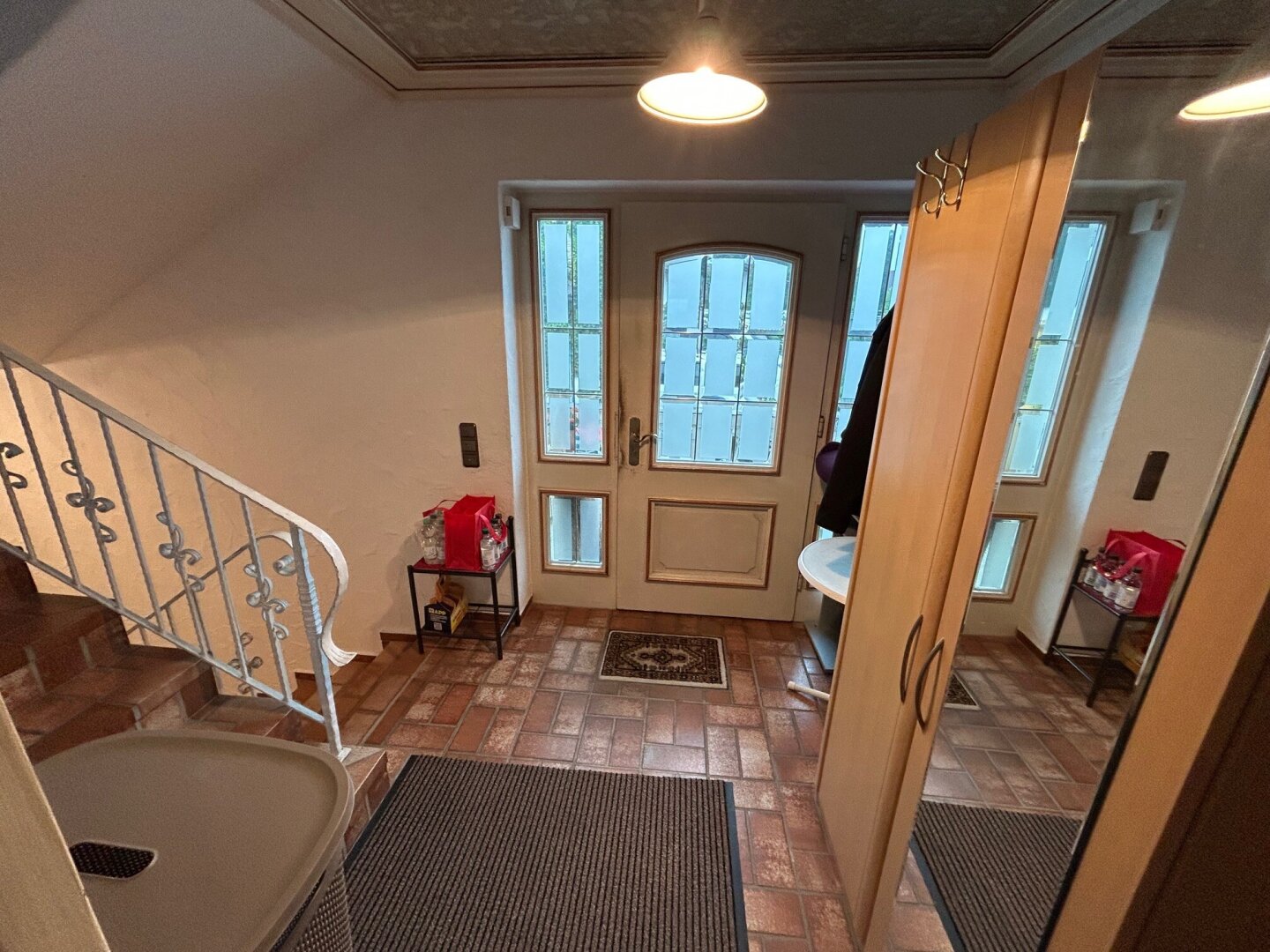 geräumige 6 Zimmer in Neuhaus am Inn: gepflegt, mit Garage, Garten und Terrasse!