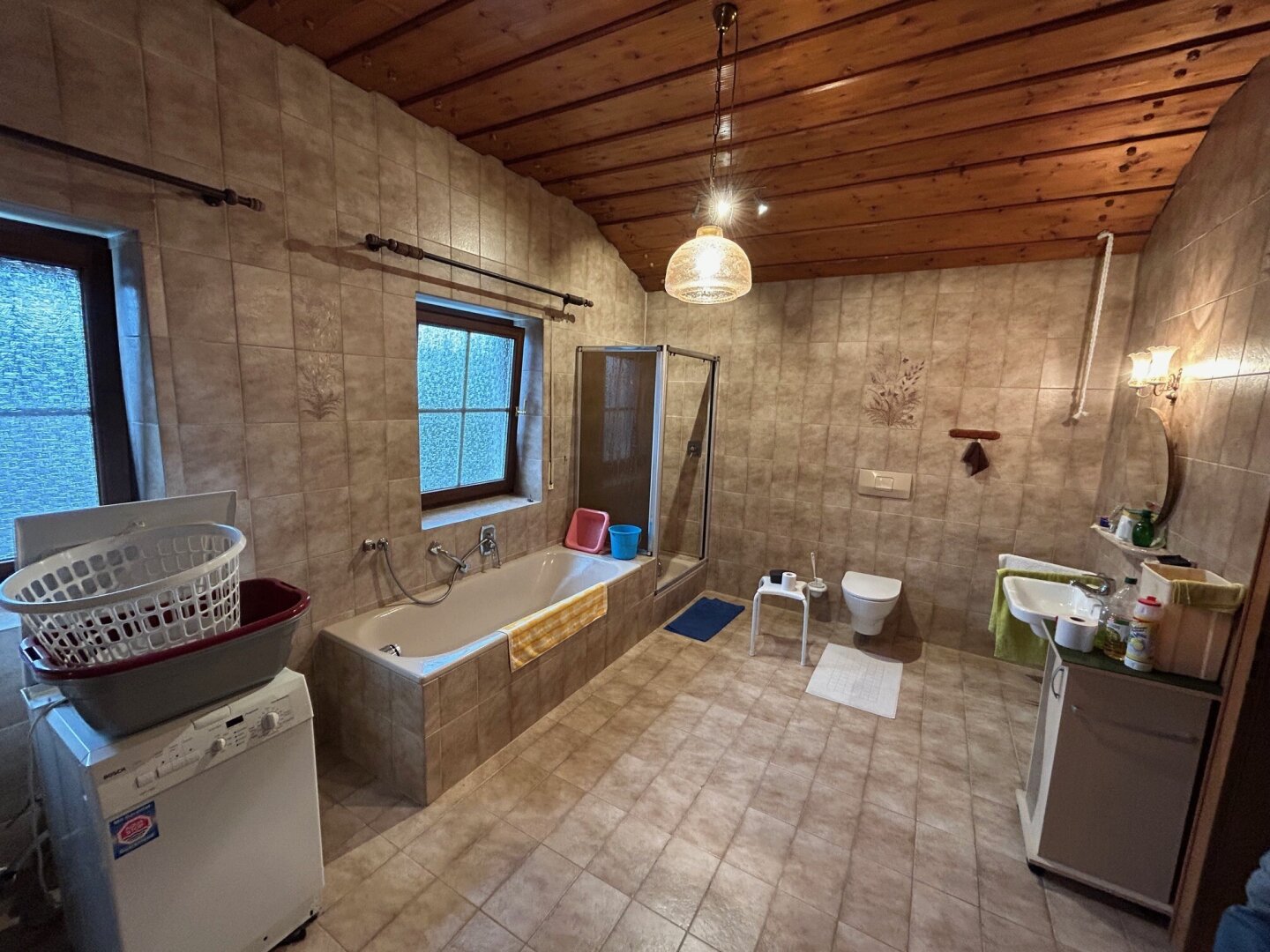 geräumige 6 Zimmer in Neuhaus am Inn: gepflegt, mit Garage, Garten und Terrasse!