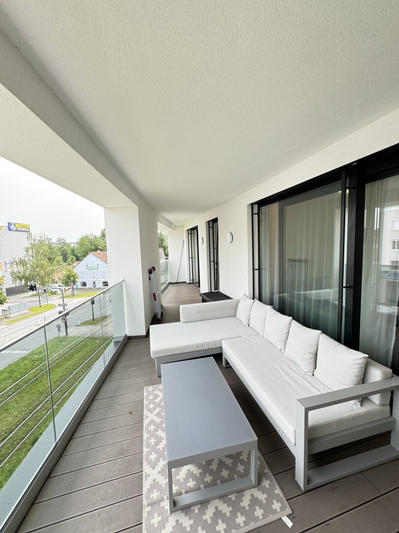 Neuer Kaufpreis: hochmoderne Loggia-Wohnung mit dem "Schloss Traun" vor der Haustüre