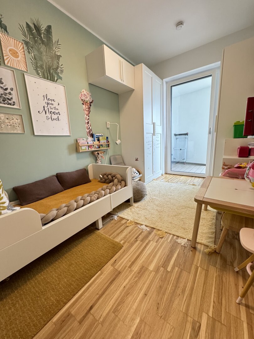 Neuer Kaufpreis: hochmoderne Loggia-Wohnung mit dem "Schloss Traun" vor der Haustüre
