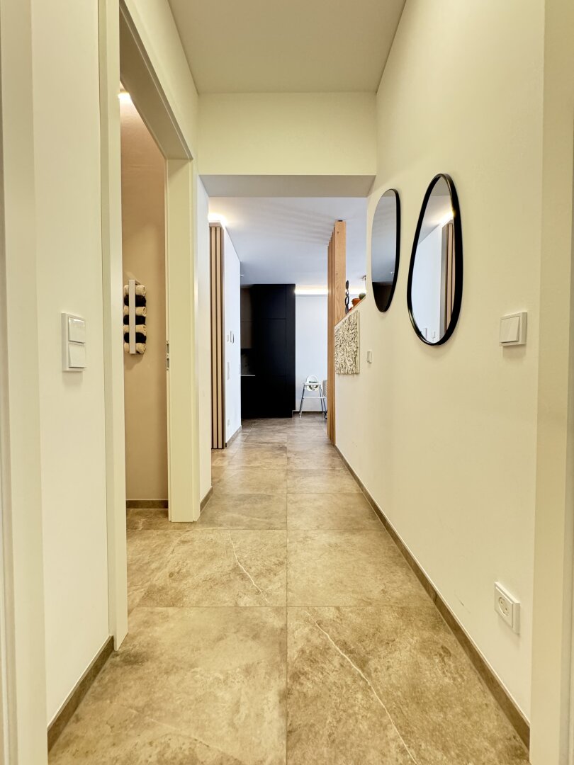 Neuer Kaufpreis: hochmoderne Loggia-Wohnung mit dem "Schloss Traun" vor der Haustüre