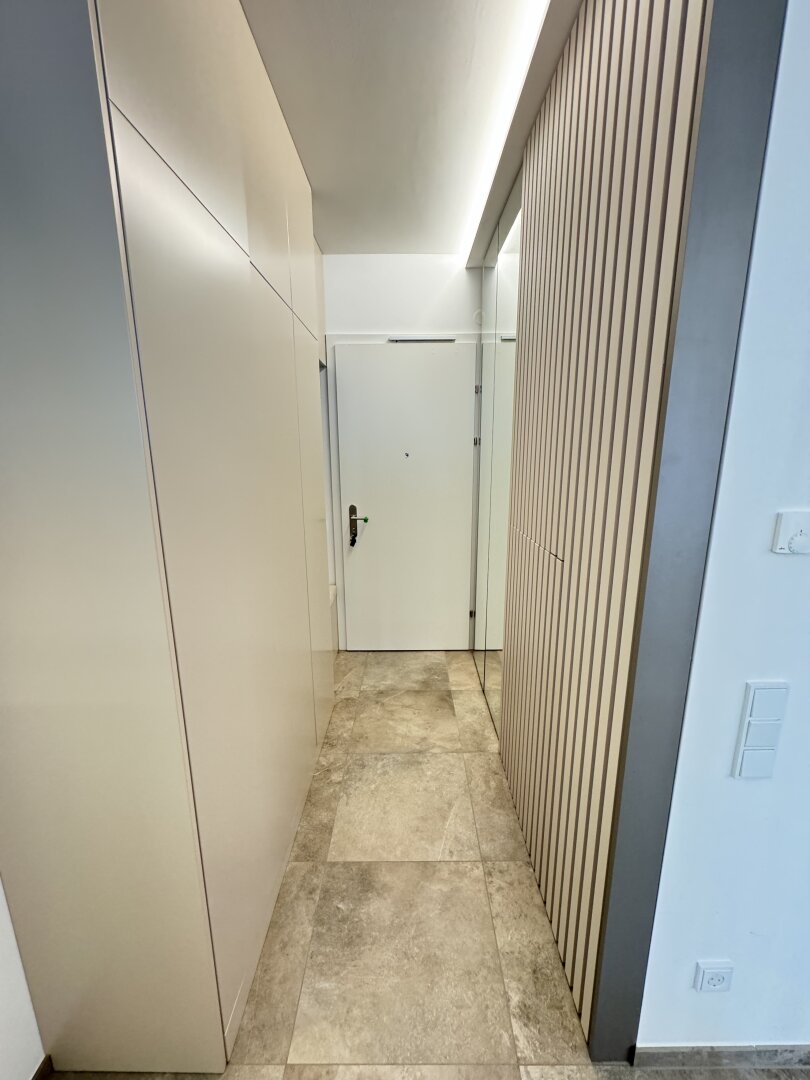 Neuer Kaufpreis: hochmoderne Loggia-Wohnung mit dem "Schloss Traun" vor der Haustüre