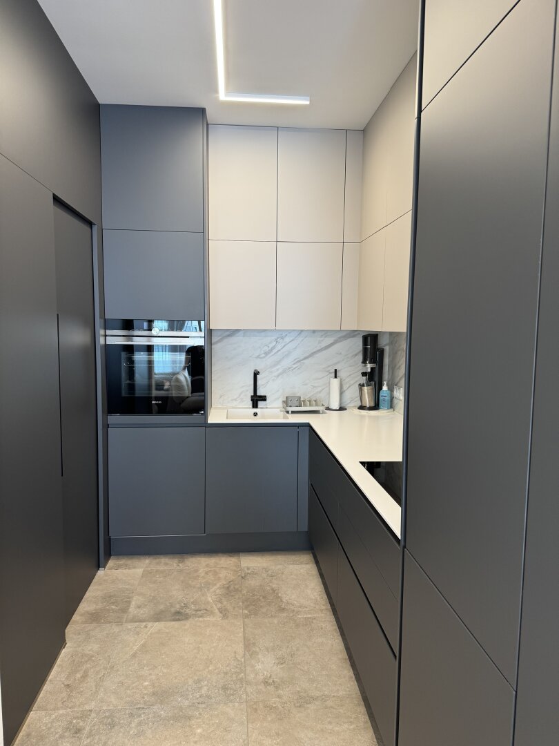 Neuer Kaufpreis: hochmoderne Loggia-Wohnung mit dem "Schloss Traun" vor der Haustüre