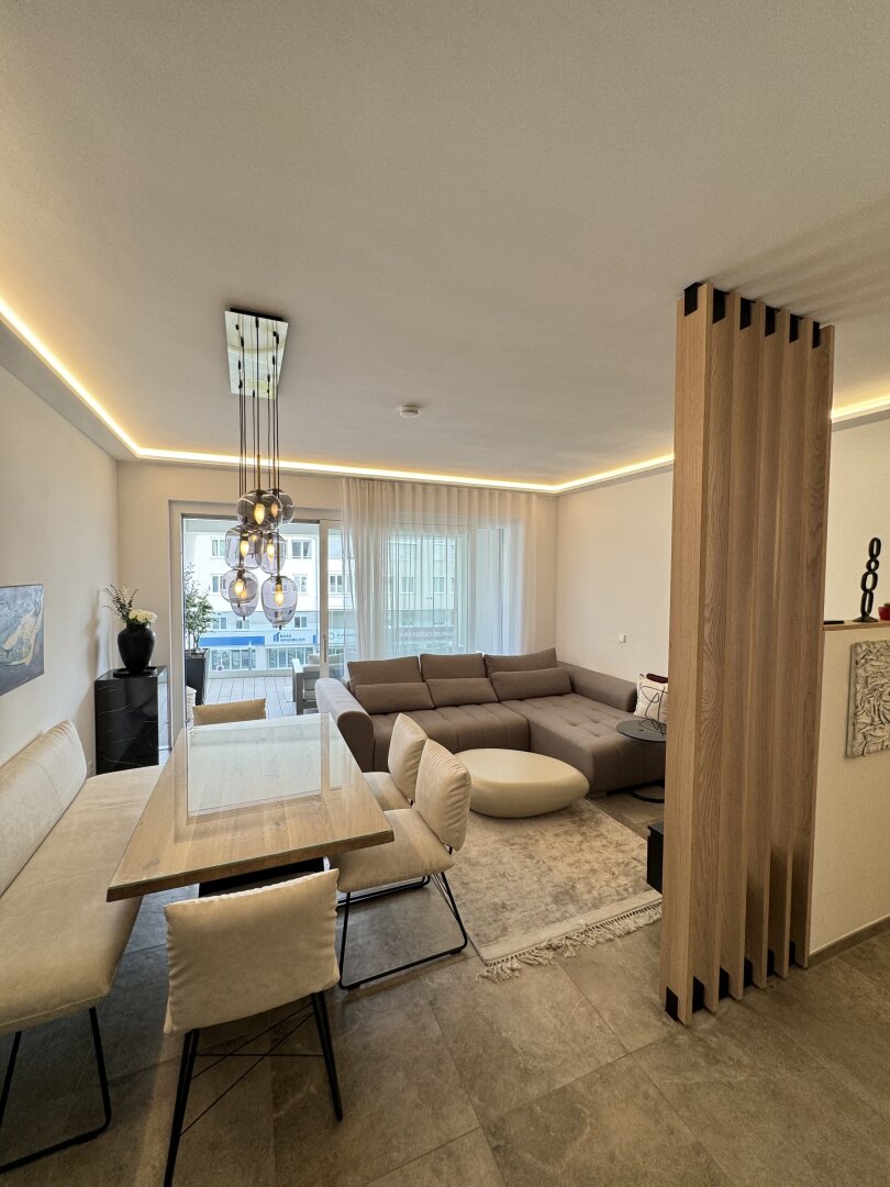 Neuer Kaufpreis: hochmoderne Loggia-Wohnung mit dem "Schloss Traun" vor der Haustüre