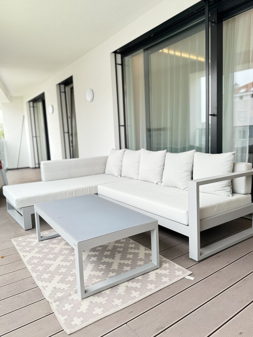 Neuer Kaufpreis: hochmoderne Loggia-Wohnung mit dem "Schloss Traun" vor der Haustüre