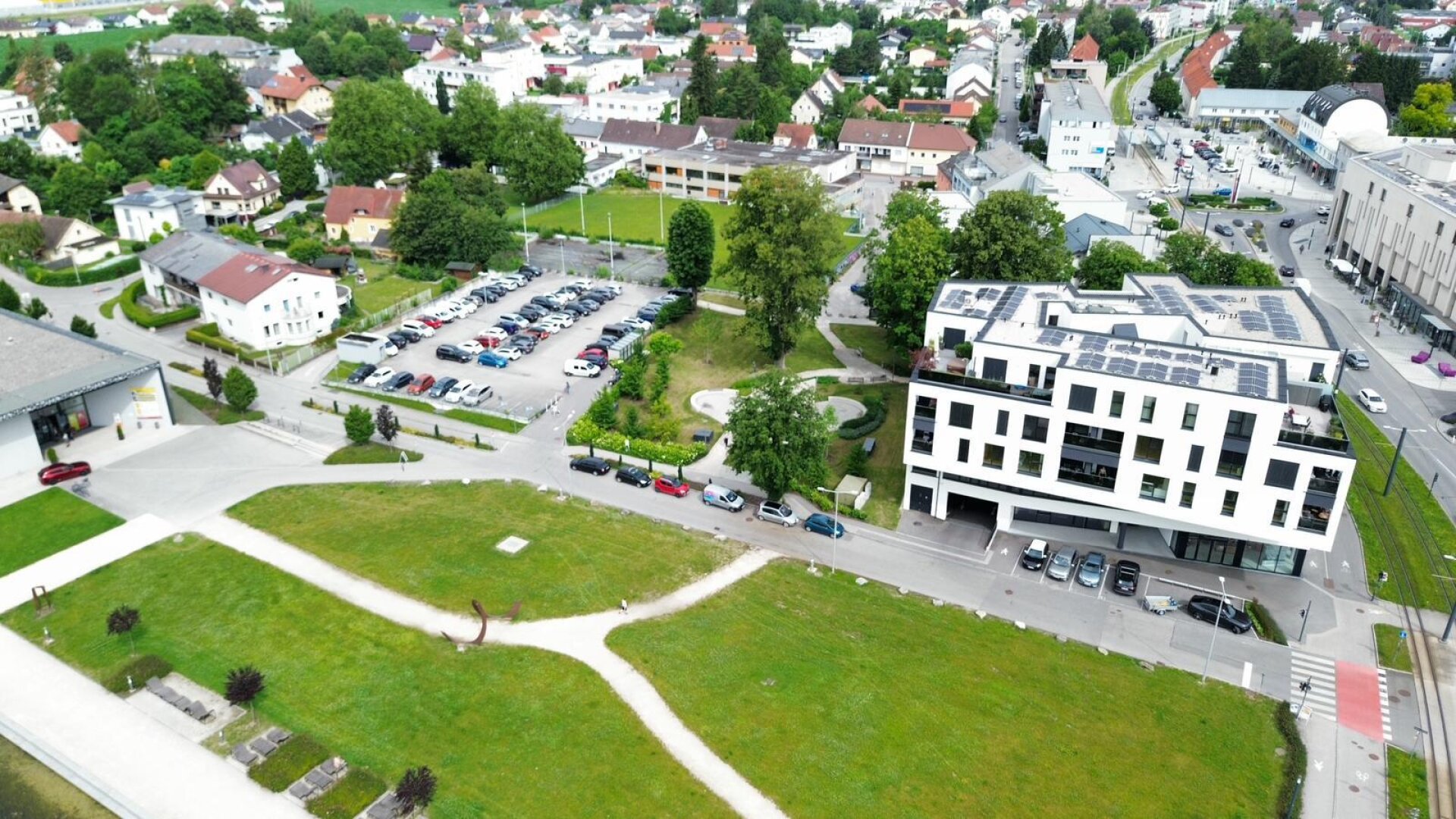 Neuer Kaufpreis: hochmoderne Loggia-Wohnung mit dem "Schloss Traun" vor der Haustüre