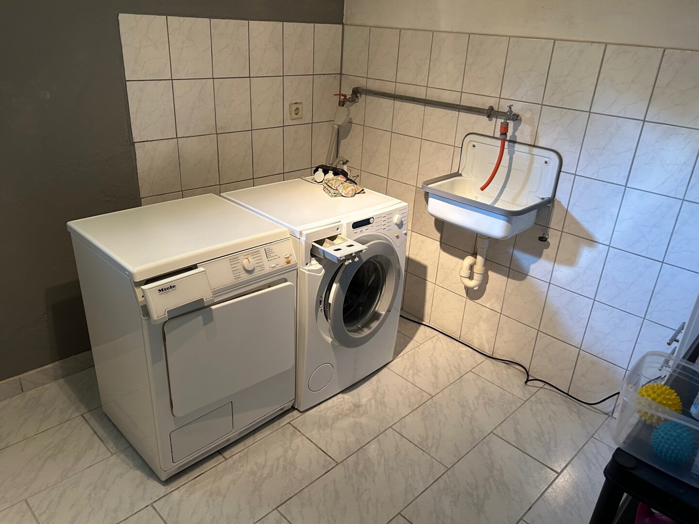 neuer Kaufpreis: Doppelhaushälfte-Sofortbezug, zentrale Ruhelage mit Garten, Terrassen, Garage, inkl. Einrichtung