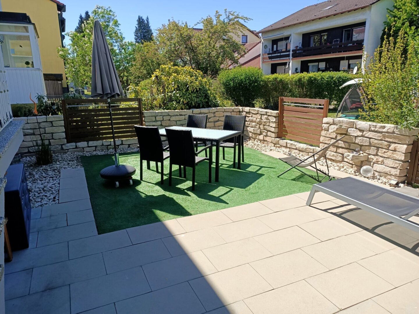 neuer Kaufpreis: Doppelhaushälfte-Sofortbezug, zentrale Ruhelage mit Garten, Terrassen, Garage, inkl. Einrichtung