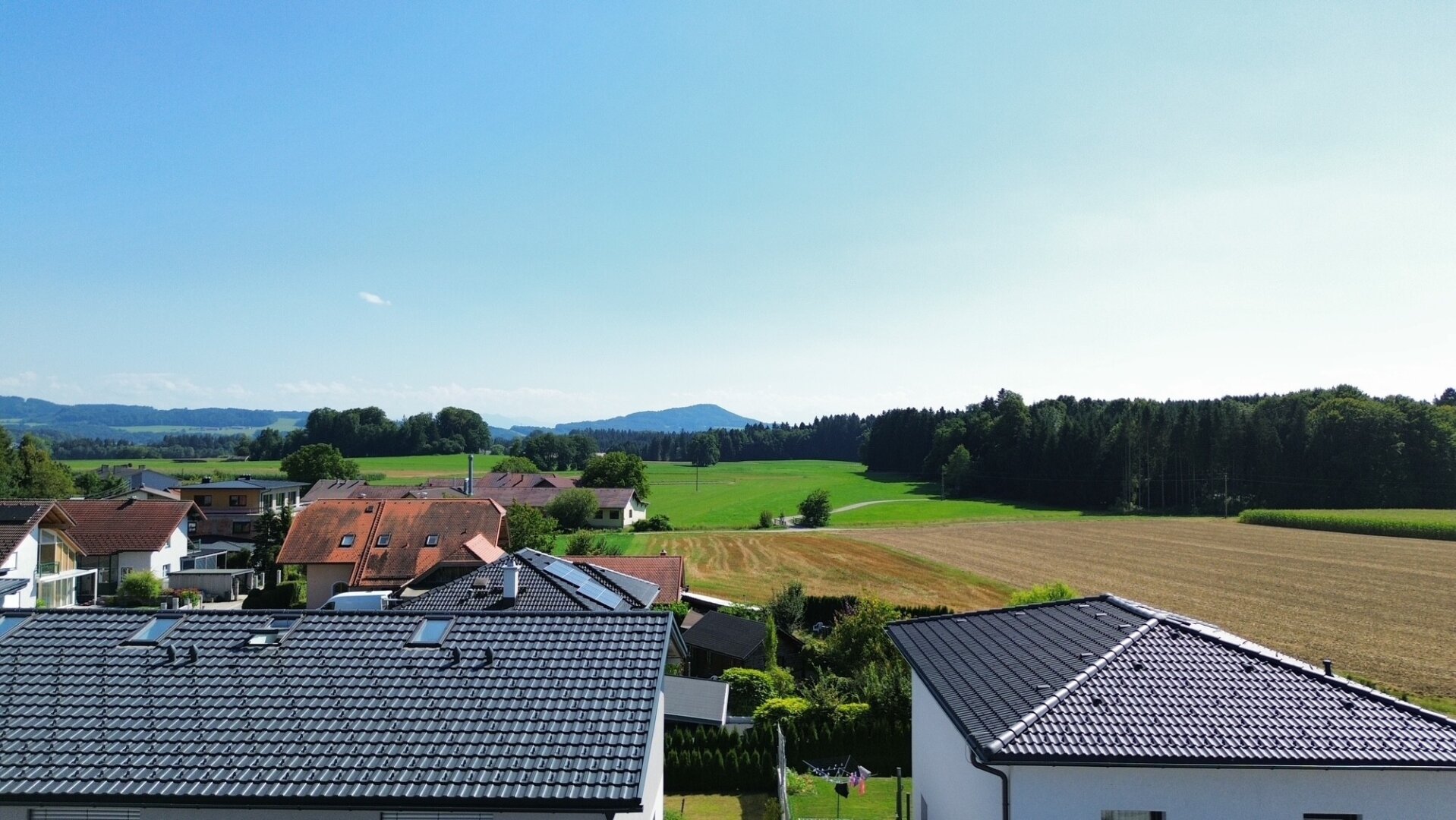 sonnige 4 Zimmer in Palting/Mattsee: mit Garten, Terrasse, Carport & viel Komfort!