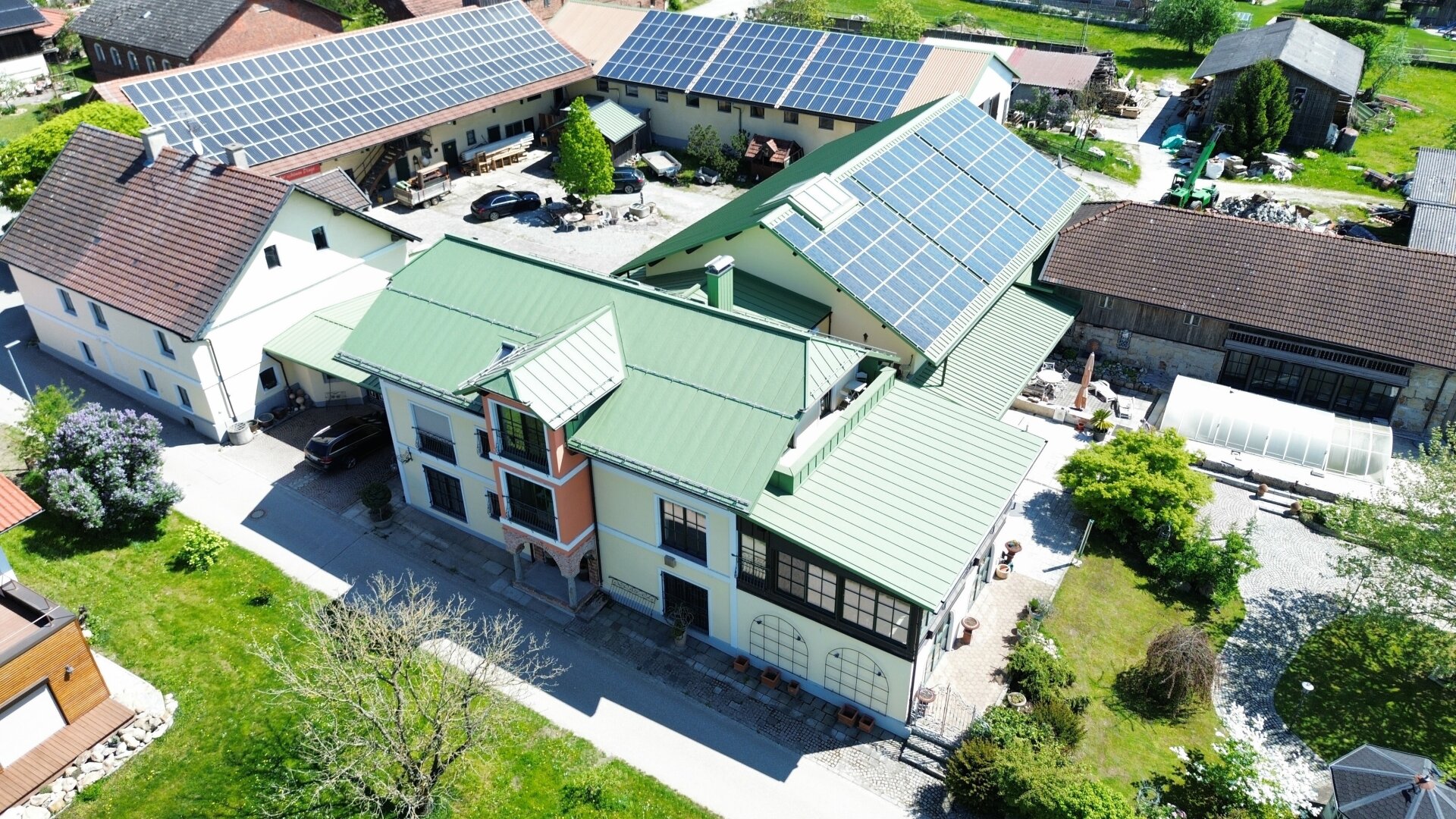 Preisreduktion: Vierseithof mit neuem Haupthaus: 10 Zimmer, 2,3 ha, Pferde-Paradies möglich!