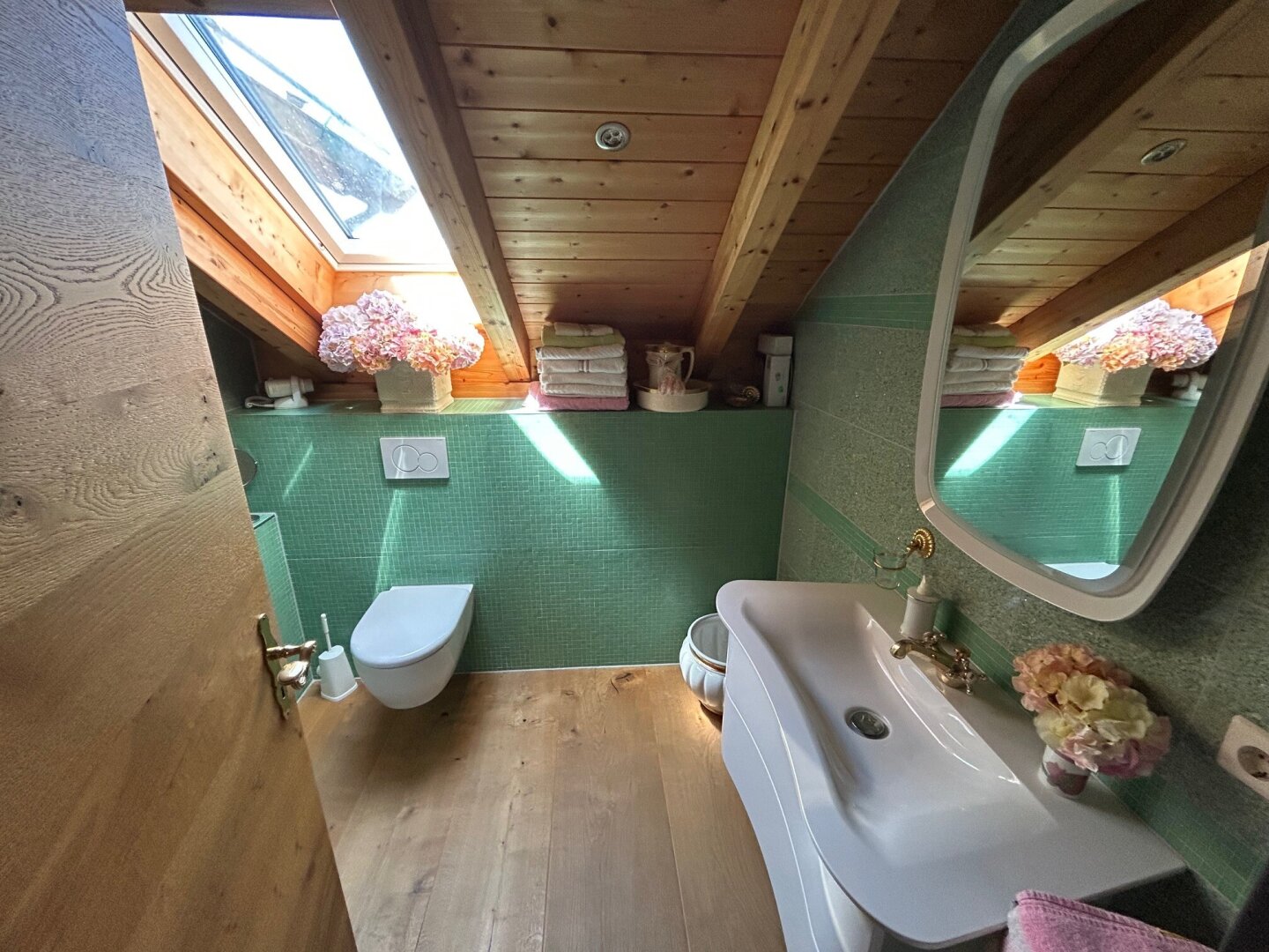 Preisreduktion: Vierseithof mit neuem Haupthaus: 10 Zimmer, 2,3 ha, Pferde-Paradies möglich!